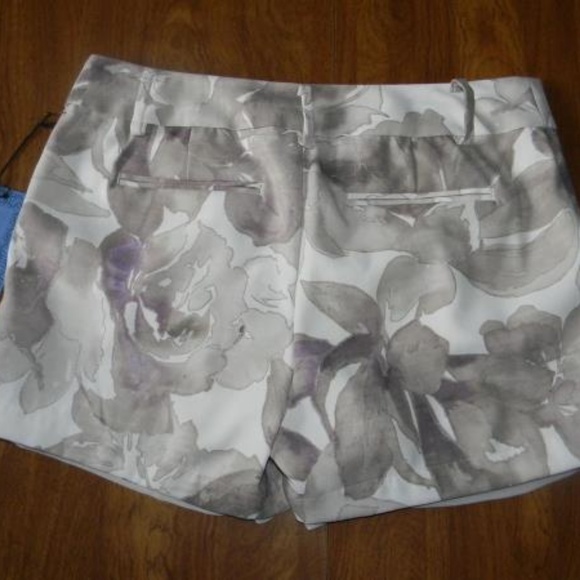 Simply Vera Wang 10 Grey Silver Purple Shorts NWT - Picture 2 of 2